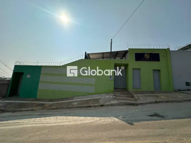 Galpão Comercial em Montes Claros, no bairro Mirantes Do Sol, para locação.