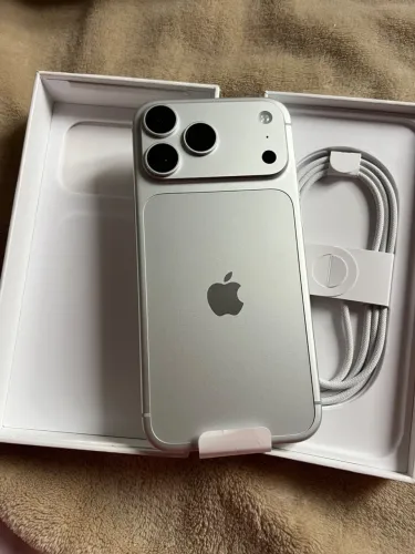 iPhone 18 pro max - silver