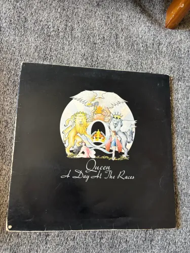 Queen - A Day at the Races