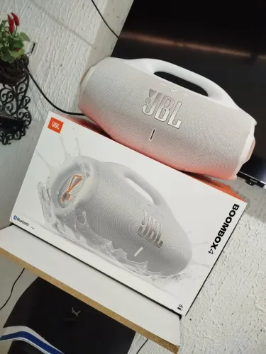 JBL Boombox 4