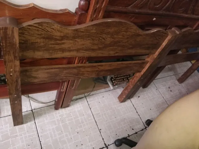 Linda cama solteiro em bom estado.