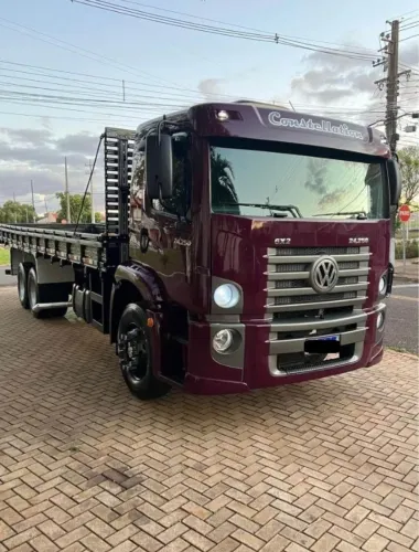 vw 24-250 6x2 ano 2011 carroceria