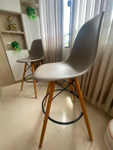 Duas Banquetas 83 cm de altura