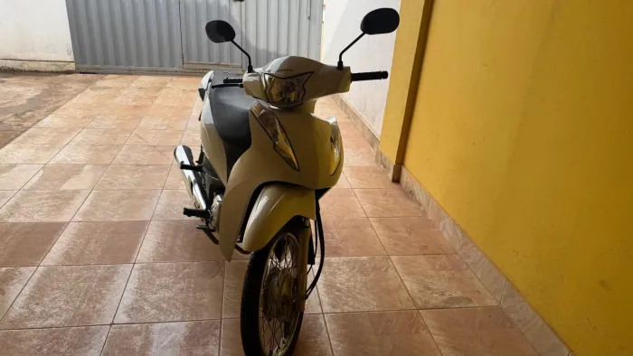 Honda Biz 110i em excelente estado