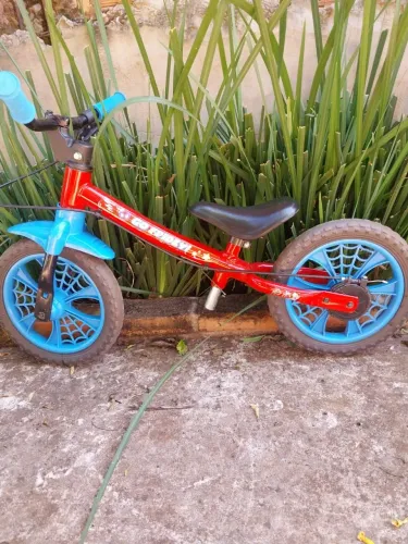 Bicicleta de equilibrio sem pedal