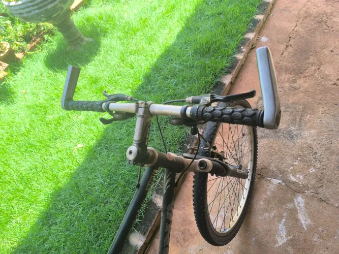 Bocicleta Montain Bile Kona aro 26, 21 marchas . A mais de 20 anos comigo