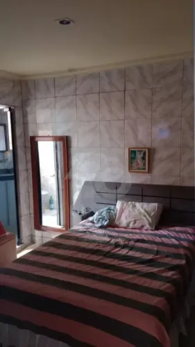 Casa de 180m² no Bairro Dom Luciano com 2 Quartos, 2 Banheiros e Garagem
