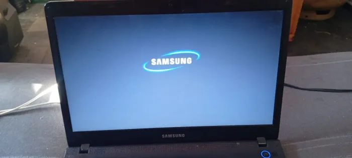 Vende-se notebook Samsung novo