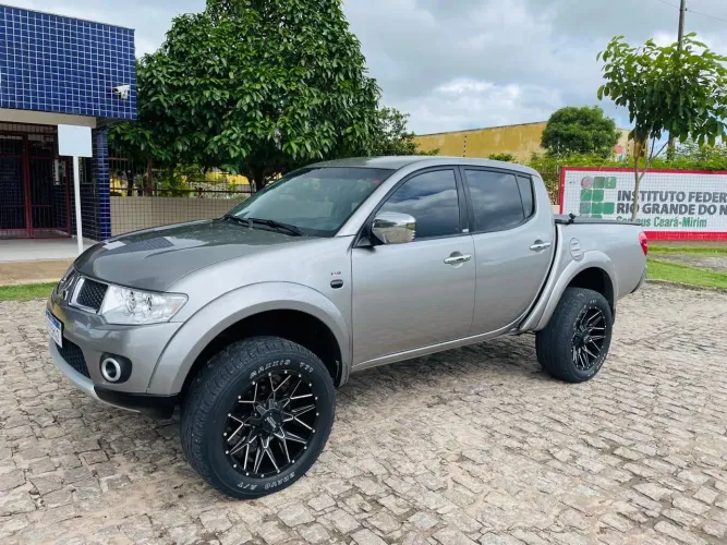 Mitsubishi L200 Triton HPE 3.2 CD TB Int.diesel AUT 2013