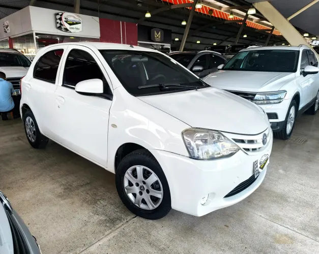 Toyota Etios X 1.3 Flex 16V 5P Mec. 2014