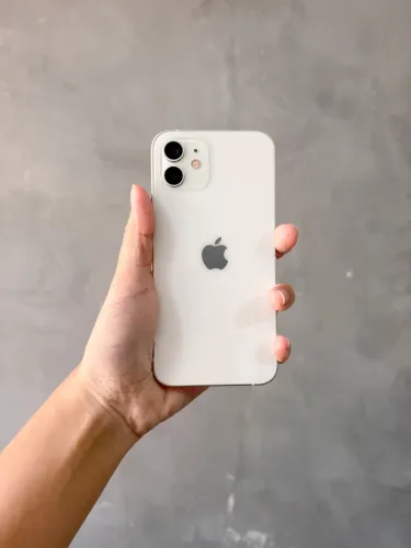 iPhone 12 128GB com acessórios e garantia 