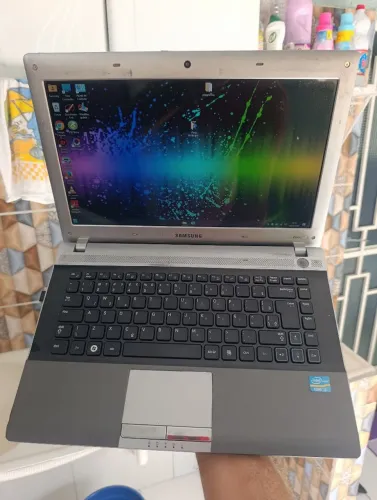 Notebook Samsung com processador Intel Corei3, HDD de 320 gigas, 6 Gb de RAM, bateria boa