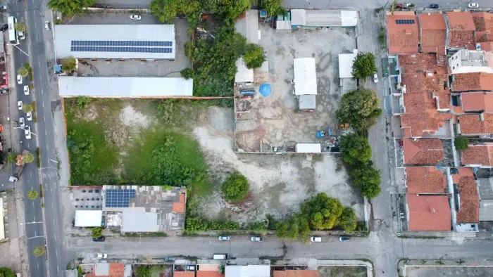 Terreno Estratégico 1.600m² na Itaperi Próximo à Av. Silas Munguba e UECE