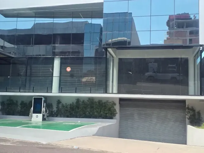Prédio comercial novo, nunca ocupado, localizado na Rua Pará, no coração do Vieiralves