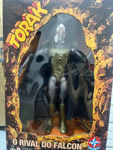 Boneco falcon torak