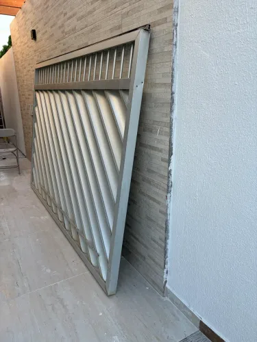 Portão de Alumínio 1,85 x 2,80 m R$ 1.550,00