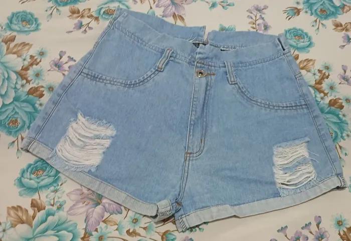 Shorts feminino jeans tamanho 42 semi novo