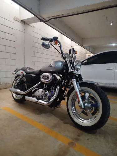 Moto em excelente estado de conservação.