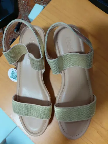 Sandália Usaflex com dourado nova sem uso