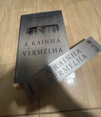 livro: A rainha vermelha - Victoria Aveyard