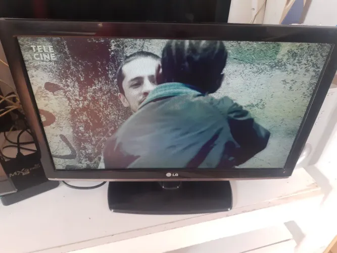 Monitor tv 22 LG precisa de conversor.. hdmi av