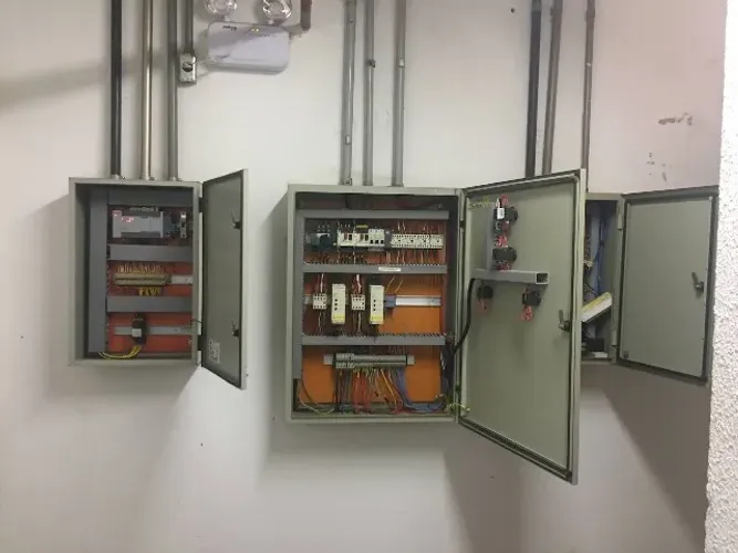 COMANDOS ELÉTRICOS PARA BOMBAS E SISTEMAS PREDIAIS