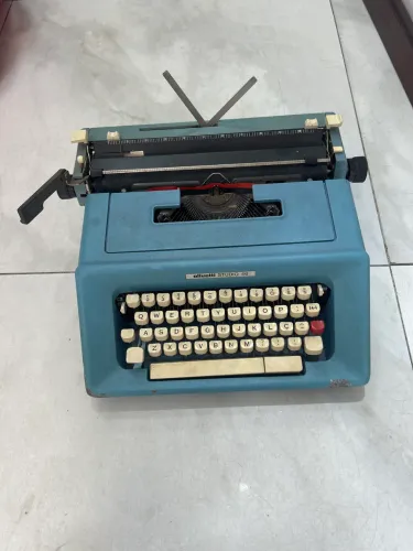 MÁQUINA DE ESCREVER DAT ILOGRAFIA OLIVETTI STUDIO 46 AZUL