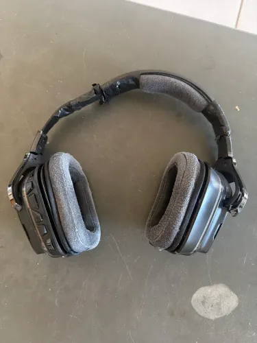 Headset logitech 933 funcionando quebrado uma alça