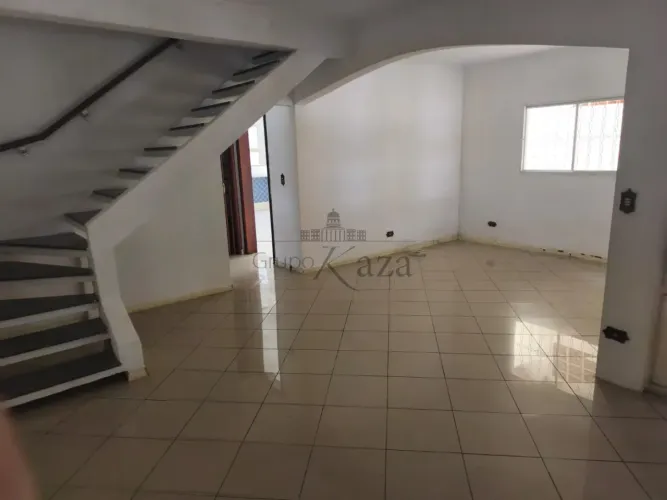 Oportunidade - Casa Sobrado - Jardim Interlagos - 4 Dormitórios - 250m² - Estuda Permuta.