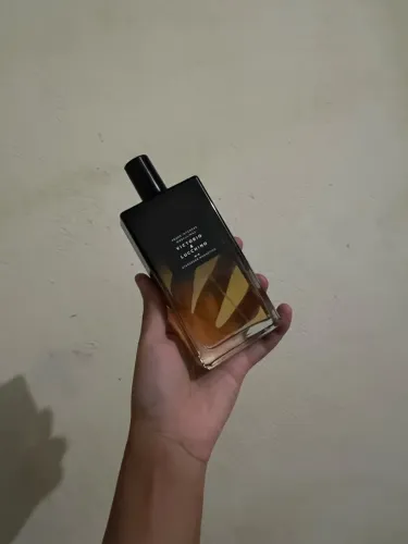Perfume Victorio lucchino amadeirado