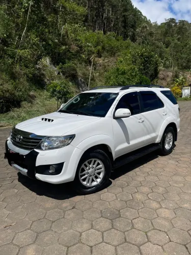 Toyota Hilux SW4 SRV D4-d 4X4 3.0 TDI Dies. AUT 2015