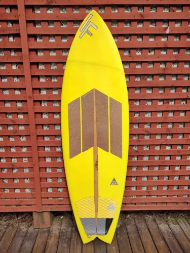 Prancha de surf IF biquilha 5'9 com 34 litros