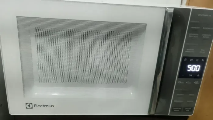 Vende microondas pouco uso novo