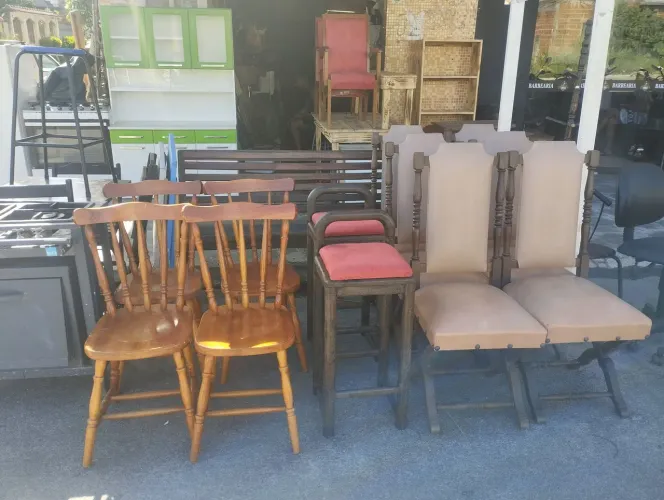 Cadeira ,banqueta de madeira preço de cada uma