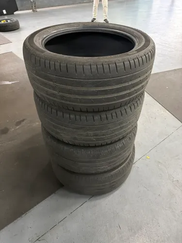 Pneus 245/45/R18