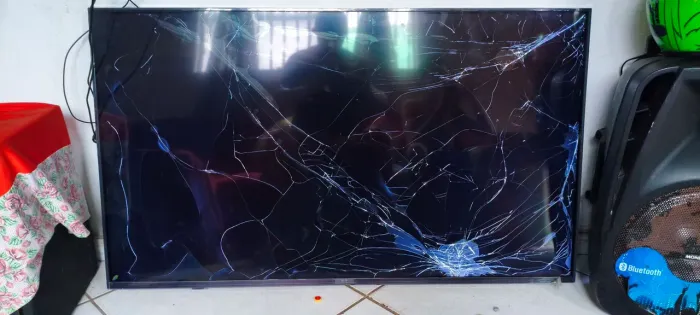 TV LG 50 POLEGADAS TELA QUEBRADA