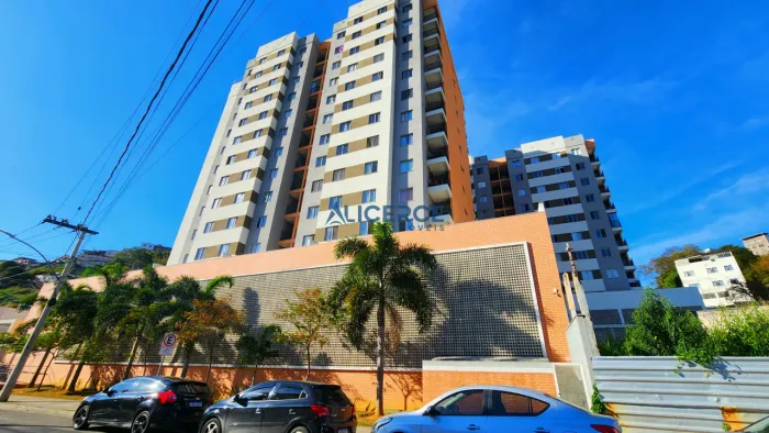 Apartamento garden à venda com 173 m², sendo 02 quartos, 2 áreas externas, garagem e porta