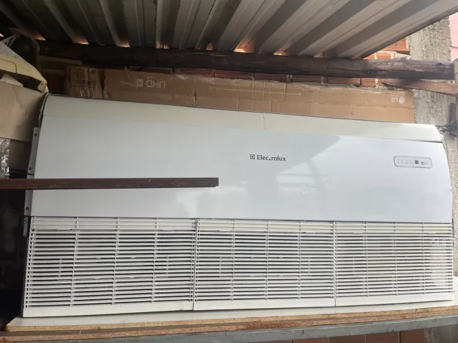 Vendo ar condicionado 60 mil btus valor de 7 mil reais por 6500 reais 