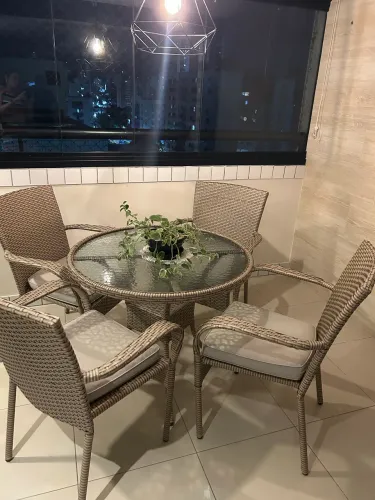 Conjunto de mesa e cadeiras varanda 