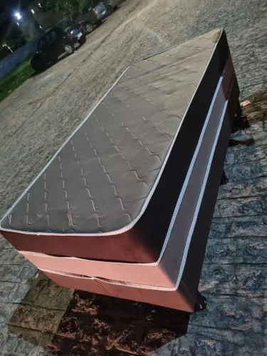 Cama box solteirão semi nova 