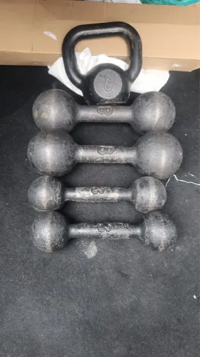Kit Halter ferro fundido par 8kg e par 3kg + 1 kettlebell 6kg