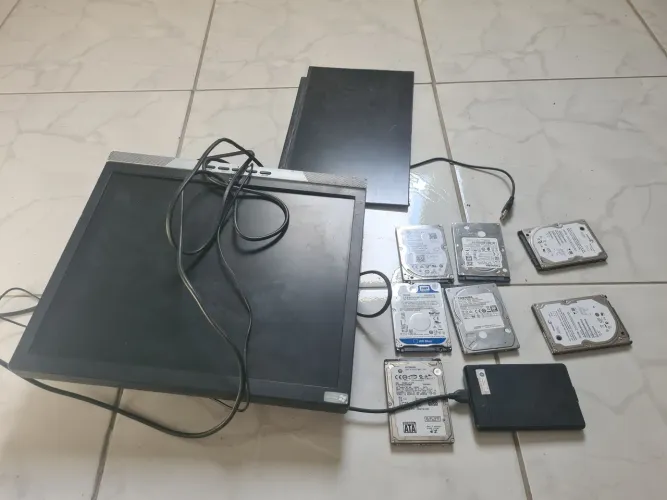 Kit de coisas no estado, HDs, tela de notebook e tela LCD e 1 SSD, tudo sem garantia, leia
