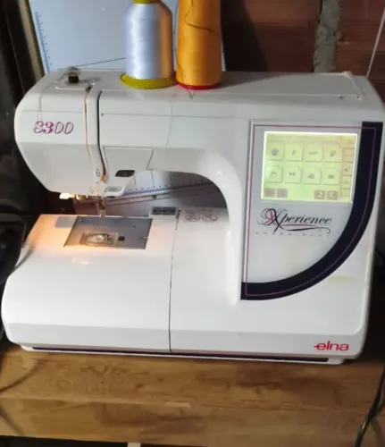 Máquina de bordar Elna 8300