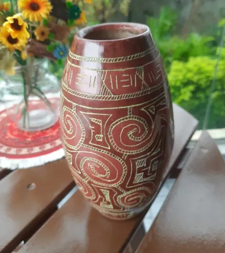 Vaso antigo em cerâmica Marajoara 21cm altura