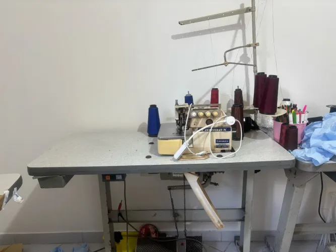 Máquina de costura industrial overlock