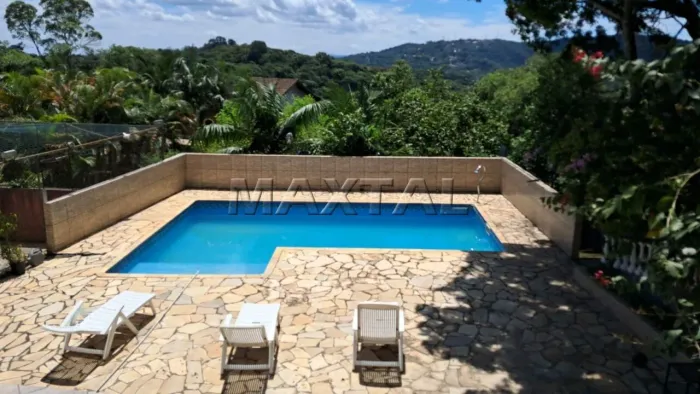 Casa à venda em Mairiporã de 333,52m², com 4 dormitórios, 1 suíte e 9 vagas.