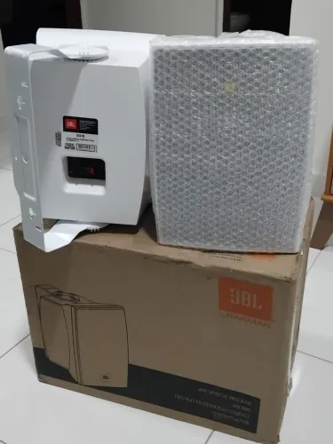 Par de caixas de som acústicas JBL C621B