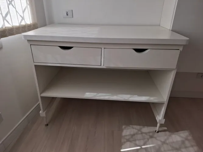 Mesa especial para moldes e cortes de tecidos de 1,25 x 70 x 90. Própria p/ateliê e resid.