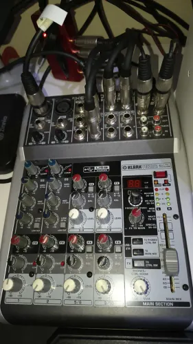 Mesa de som Behringer qx 1002 fx USB compressor