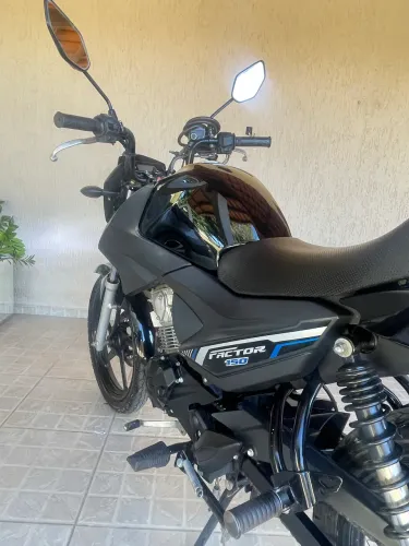 Vendo: Moto Yamaha Fator 150, excelente estado. Sem detalhes .